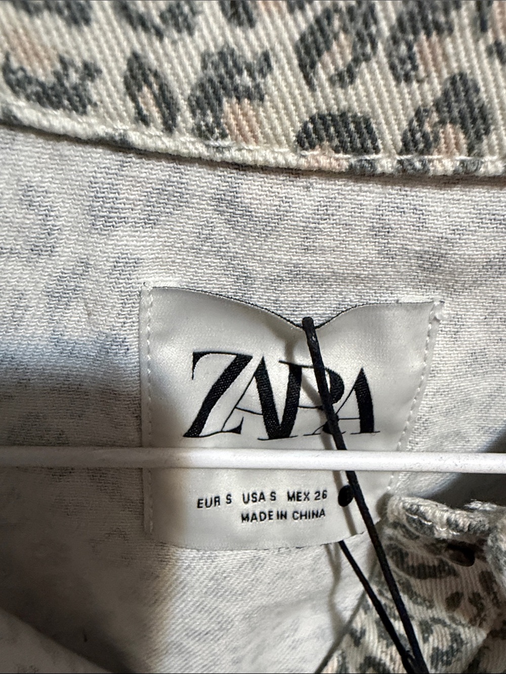 Zara Cream and Gray Leopard Print Denim Shirt Jacket - Picture 5 of 6